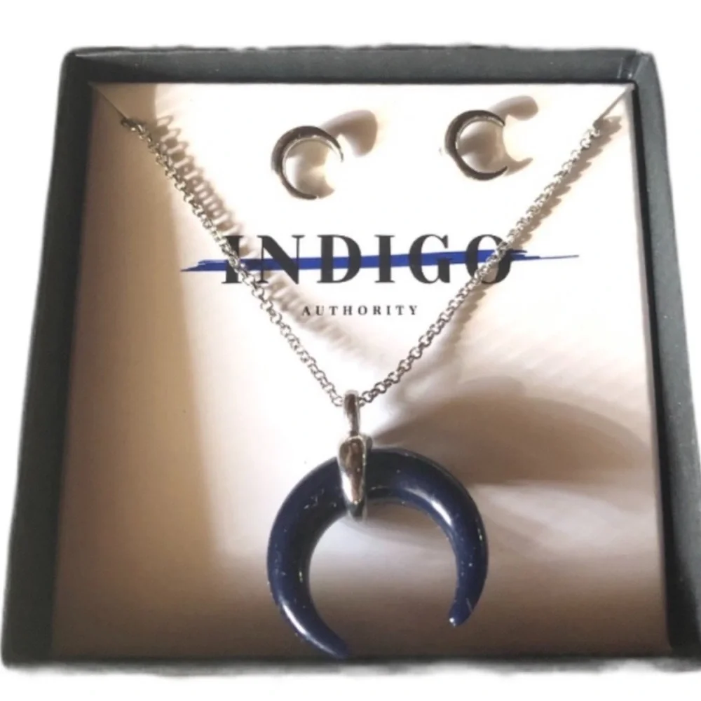 Indigo Authority Crescent Horn Necklace & Earrings Set BRAND NEW - Picture 2 of 3